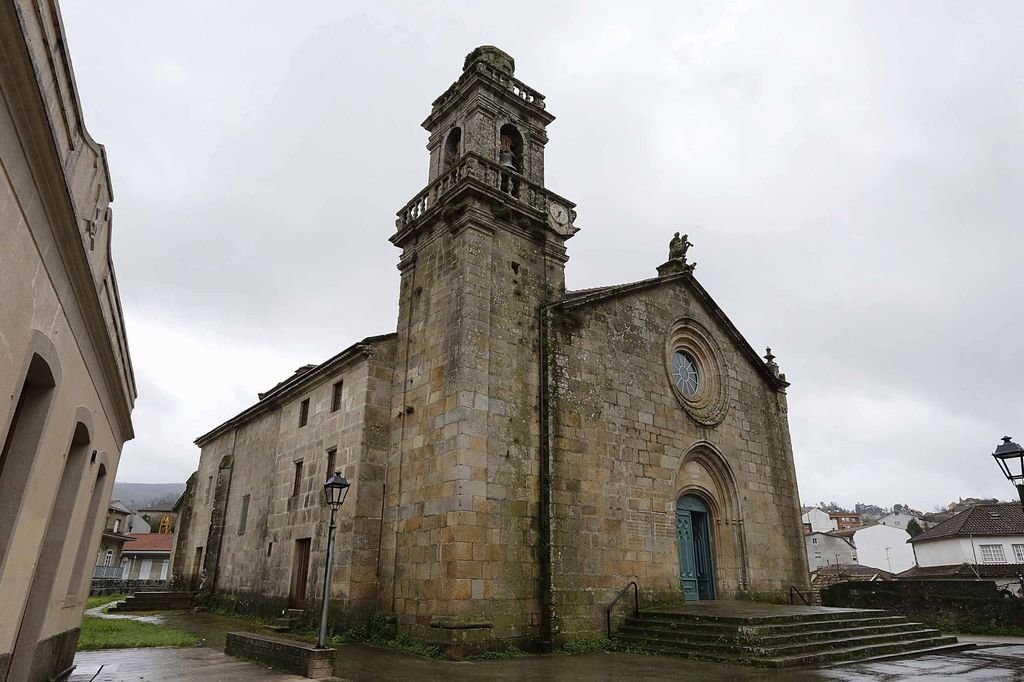 La campana estaba desmontada en la rectoral de la parroquia de Santiagopara ser arreglada.