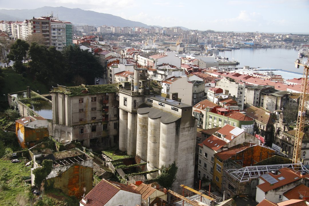 El fenómeno de las viviendas vacías crece en Galicia y también en la provincia, pero en Vigo caen los inmuebles desocupados.