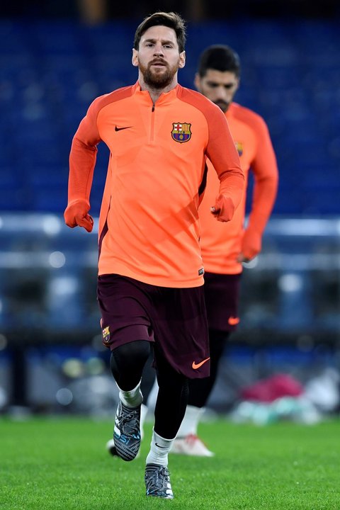 Messi, durante el entrenamiento de ayer en el campo del Chelsea.