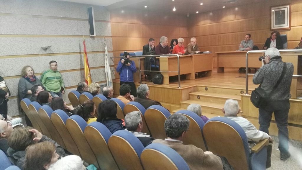 Salón de plenos del Concello de O Porriño, este lunes, durante la reunión con técnicos de la Xunta.