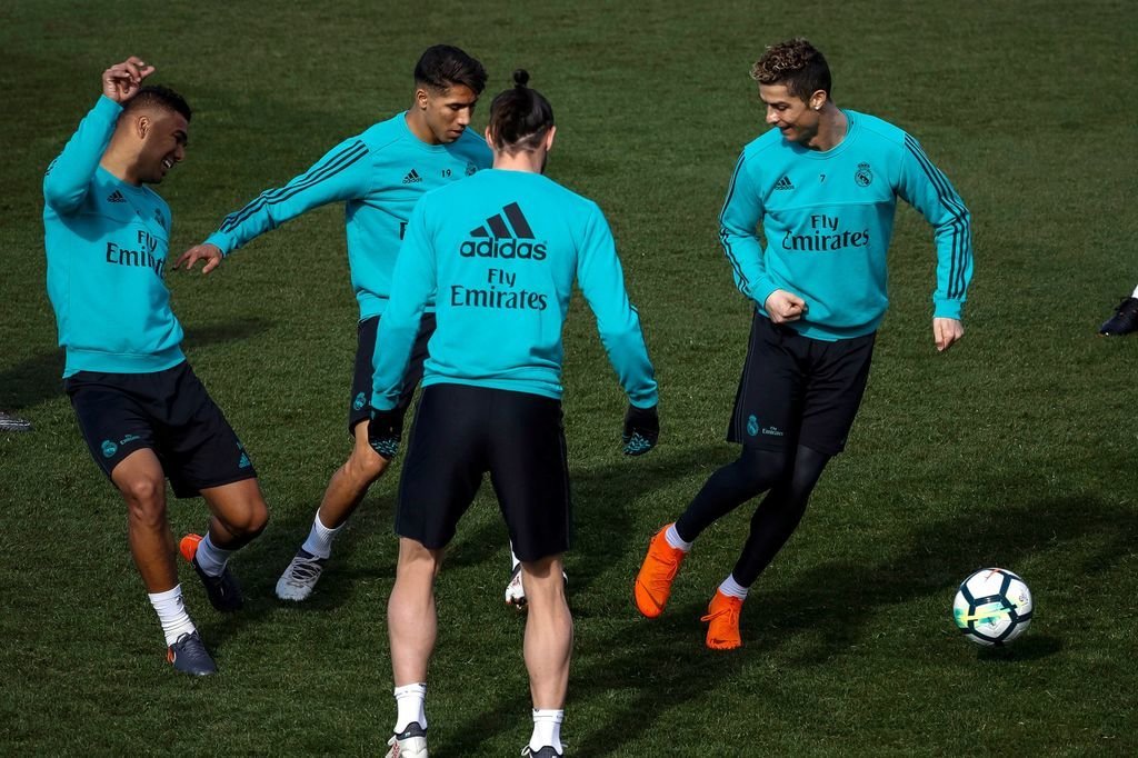 Casemiro, Achraf, Bale y Cristiano Ronaldo, ayer, en el entrenamiento del Real Madrid.