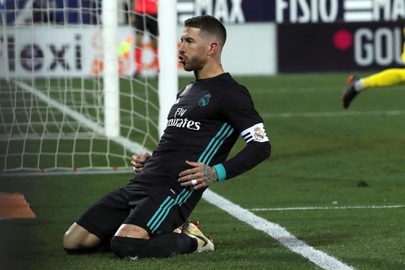 El defensa del Real Madrid Sergio Ramos celebra el tercer gol