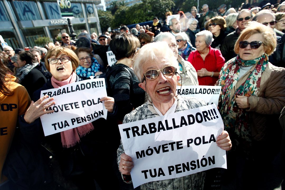 Manifestación de jubilados en las calles de A Coruña.