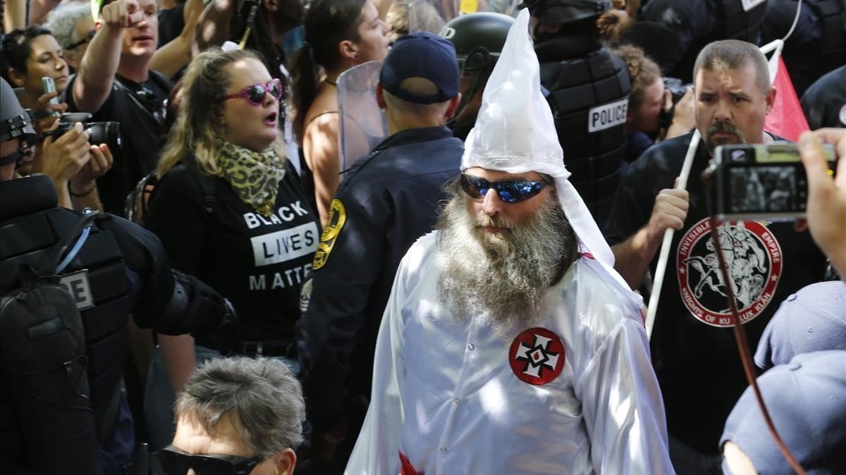 Miembros del Ku Klux Klan en la manifestación de Chralottesville, en el estado de Virginia.