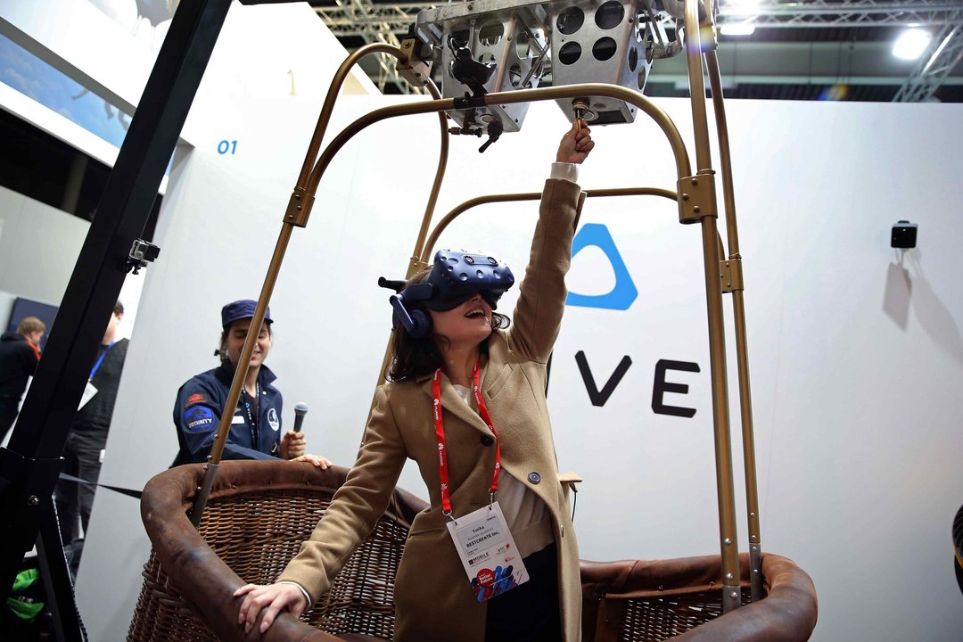 El expositor de HTC y VIVE es uno de los más atractivos, con sus gafas de realidad virtual.