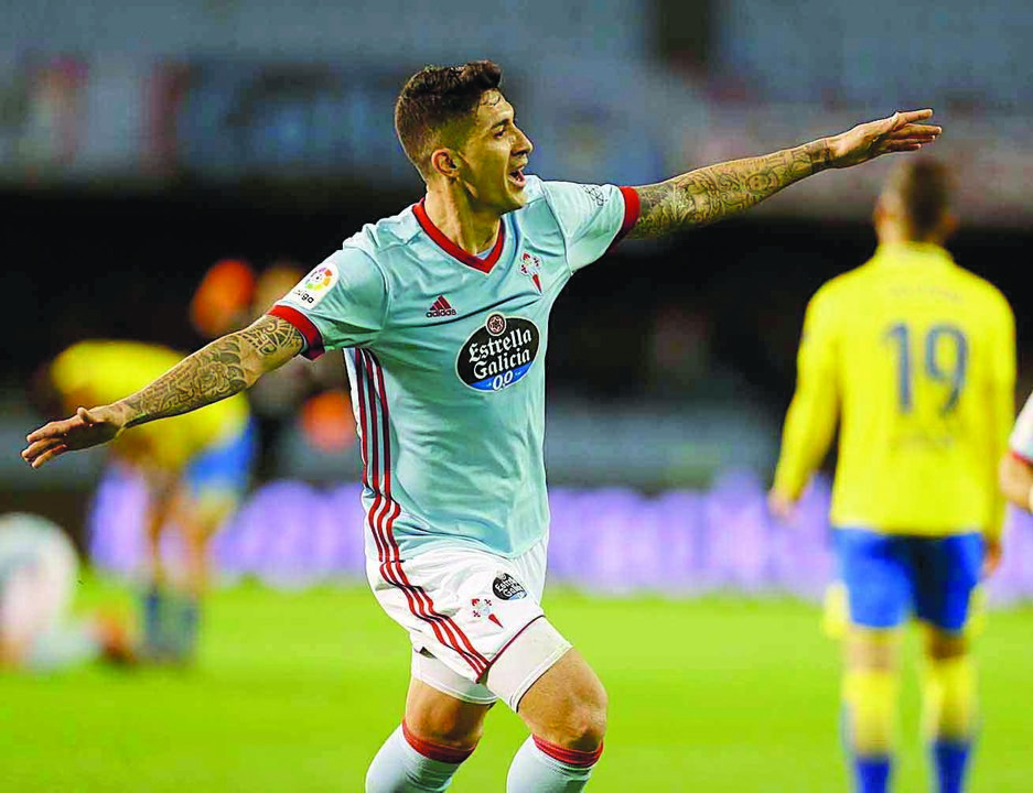 Tucu Hernández festeja su gol, que dio el triunfo a los célticos gracias a un gran disparo cuando el partido finalizaba.