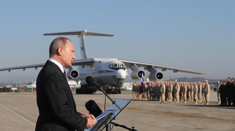 Vladímir Putin, durante su visita a la base rusa de Hmeimim en Siria // Archivo