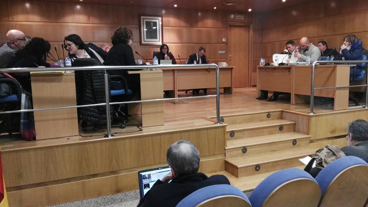 Sesión plenaria de ayer en la que se aprobaron los nuevos presupuestos municipales de Porriño.