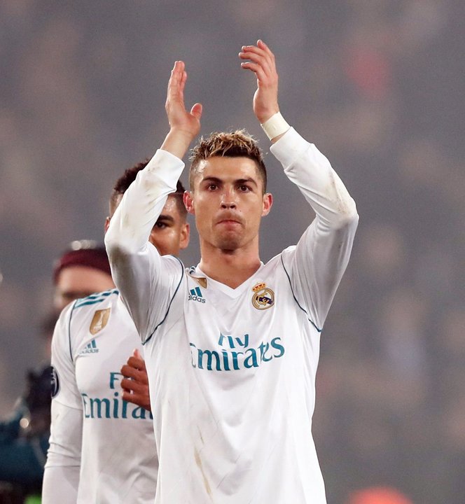 Cristiano Ronaldo saluda tras eliminar al PSG.