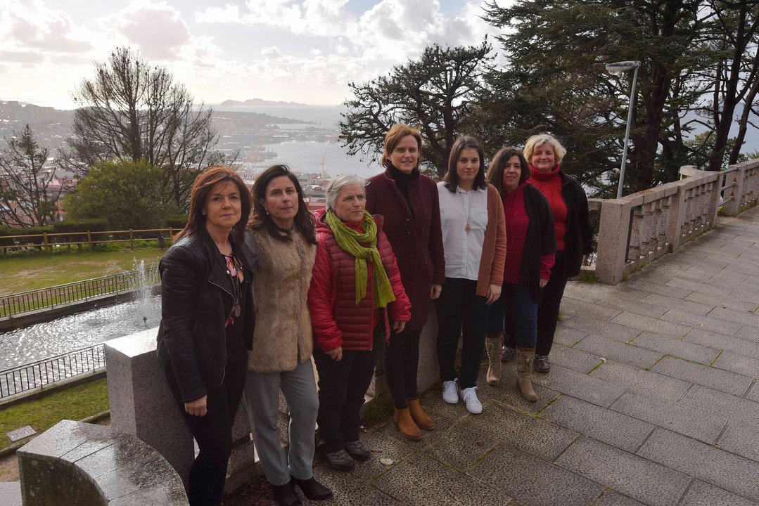 Presidentas de siete clubs de Vigo posan en una fotografía en El Castro.