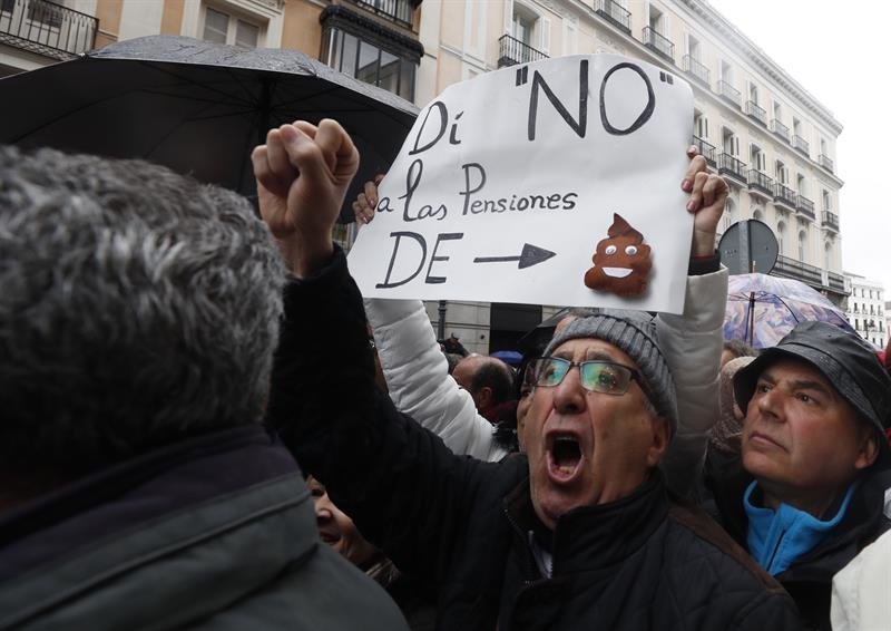 Manifestación en Madrid en defensa del sistema público de pensiones.