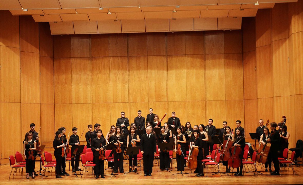 La orquesta de la Escola de Altos Estudos Musicais, durante el concierto de ayer.