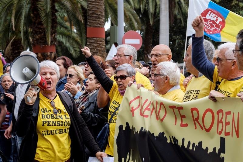Miles de ciudadanos se han manifestado hoy en Las Palmas de Gran Canaria 2