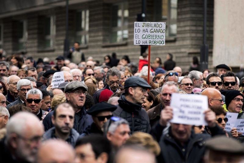 Manifestación en Vitoria en protesta por las pensiones