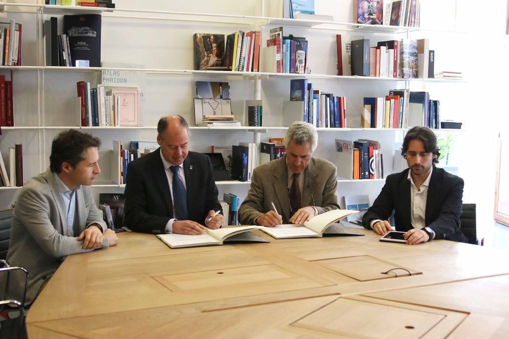 Carlos Mosquera, Salustiano Mato, Domingo Docampo y Luis Pérez, en la firma del acuerdo.