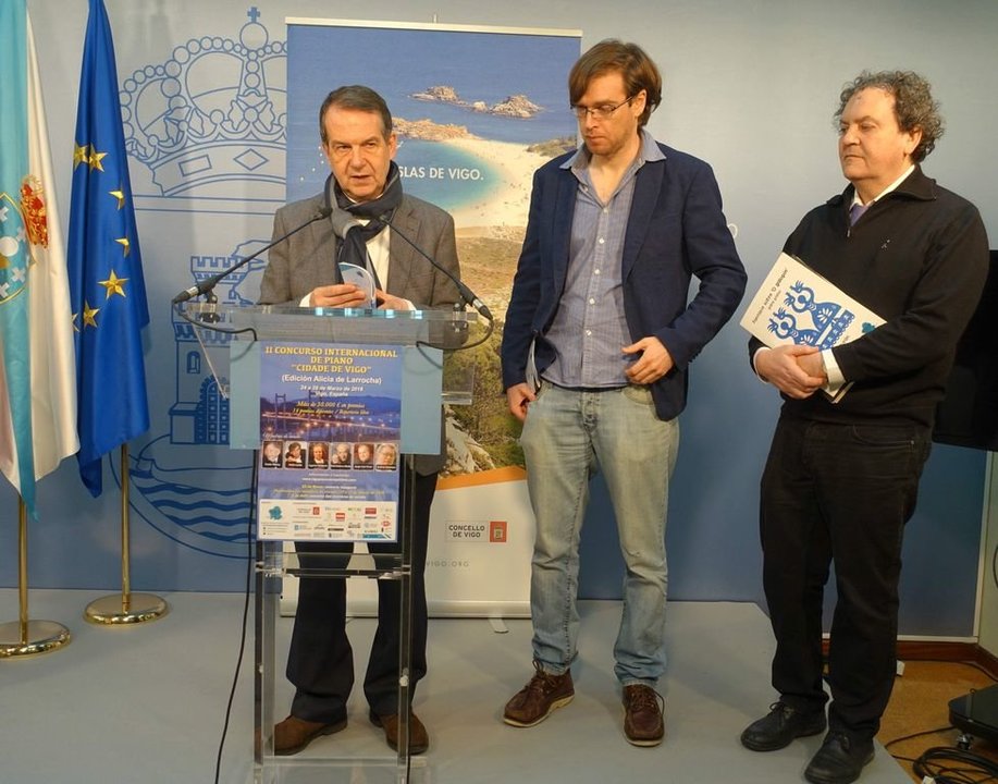 Abel Caballero con Pablo Galdo y Javier Jurado, en la presentación del concurso.