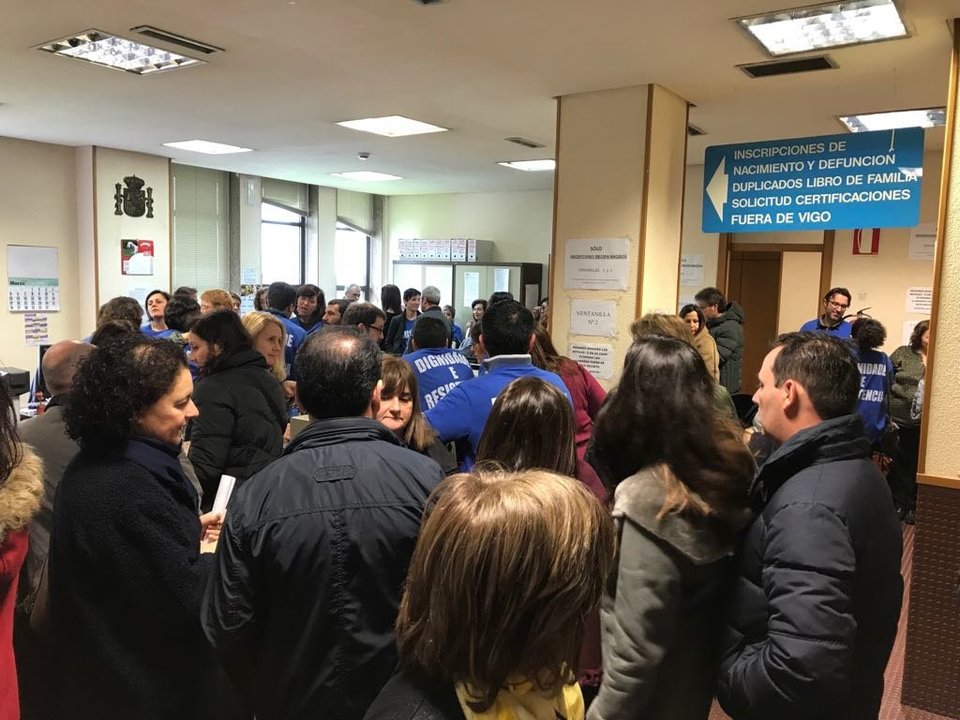 Los funcionarios toman el Registro Civil en Vigo