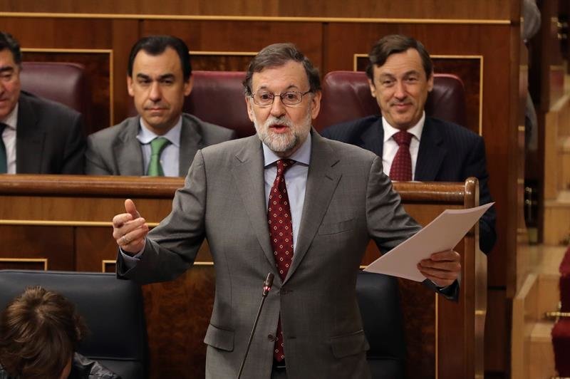 El presidente del Gobierno, Mariano Rajoy, interviene en la sesión al Ejecutivo