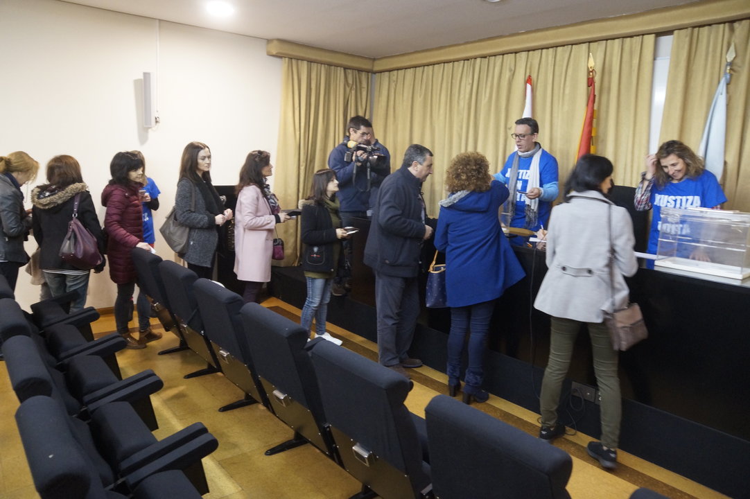 Más de 300 funcionarios estaban ayer llamados a votar en los juzgados de Vigo de 12,00 a 17, 00 horas. El 58,9% se pronunció a favor del acuerdo.