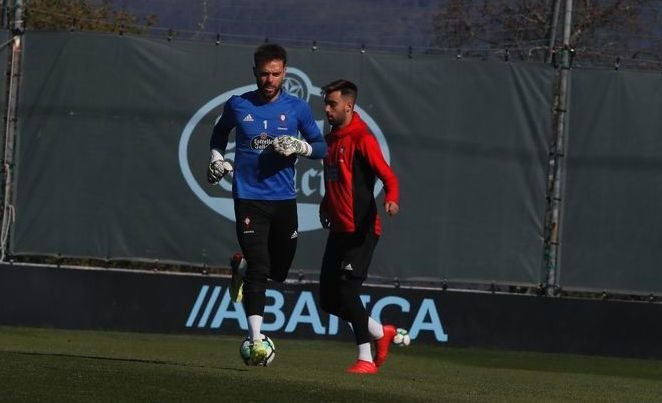 Sergio Álvarez y Brais Méndez, en el entrenamiento de ayer en A Madroa.