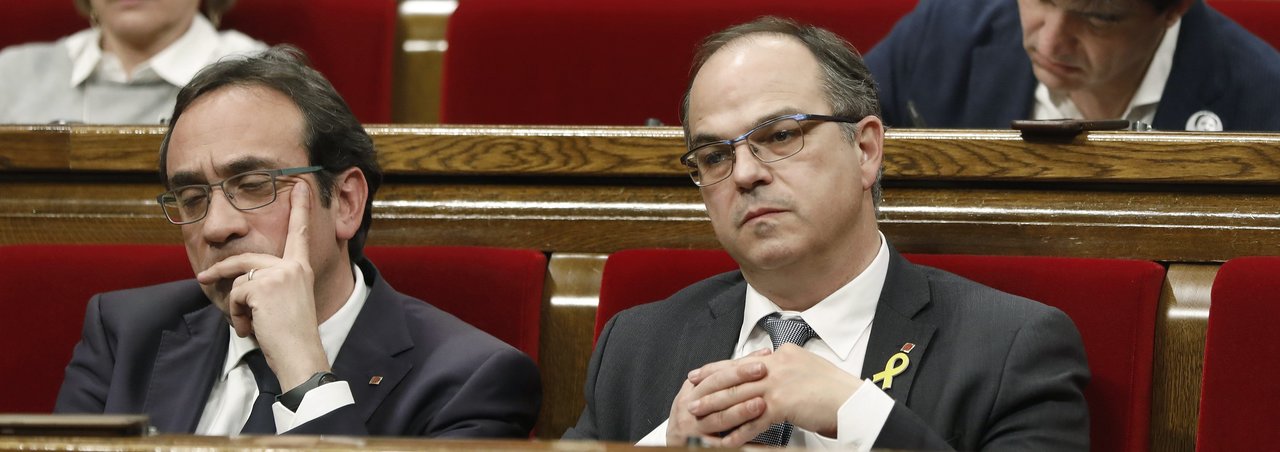 El candidato de JxCat a la presidencia de la Generalitat, Jordi Turull (d) junto a Josep Rull (i)