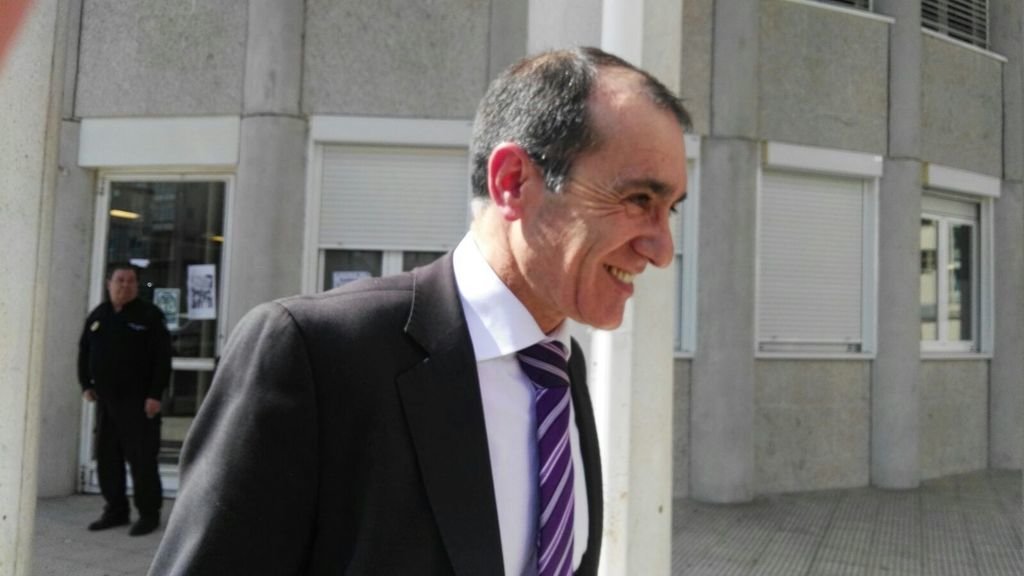 Nelson Santos Argibay saliendo ayer del juicio en Pontevedra