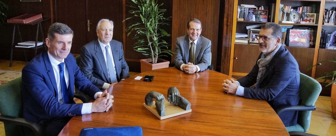 Braulio Pérez (gerente Casino La Toja)y José González Fuentes (presidente) con Abel Caballero y Ángel Rivas.