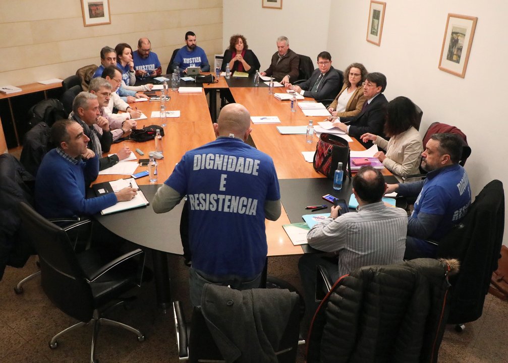 Representantes del comité de huelga y de la Administración, durante una de sus reuniones.