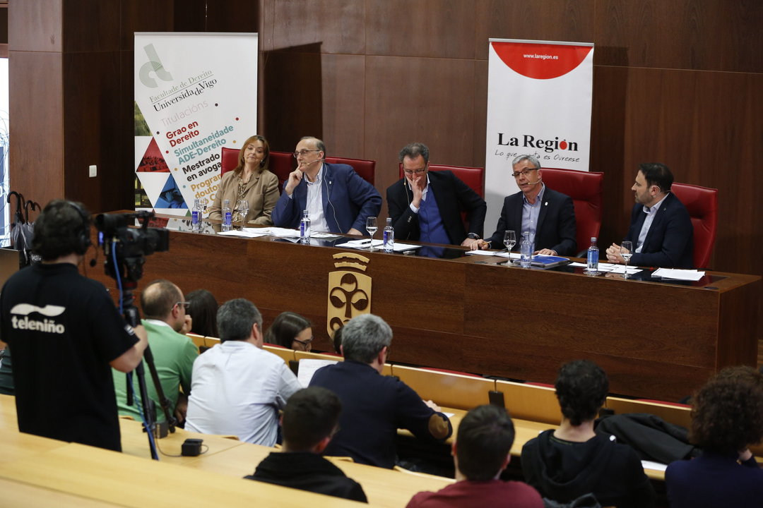 Manuel Reigosa y Emilio Fernández, con los candidatos a vicerrector de Ourense.