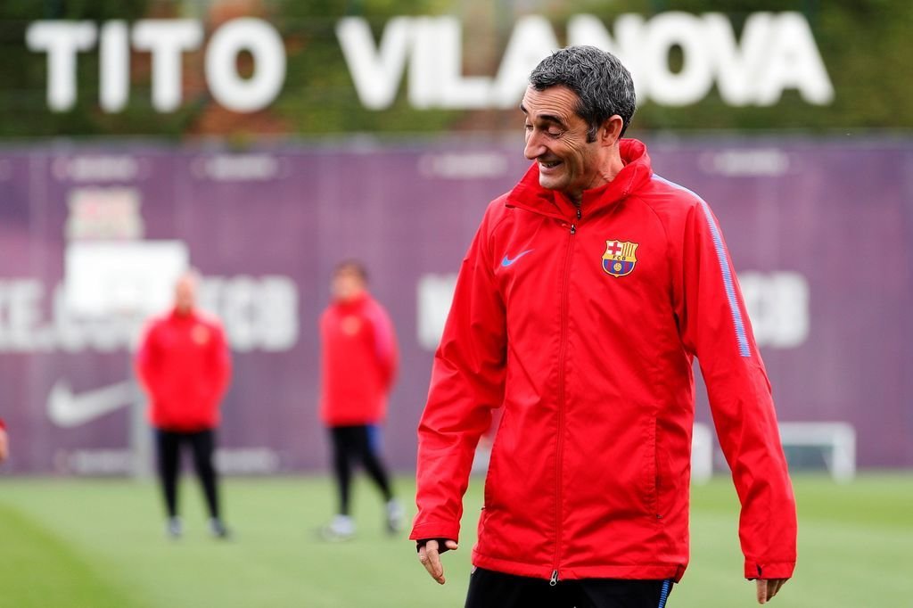 Ernesto Valverde, ayer, en el entrenamiento del Barcelona.