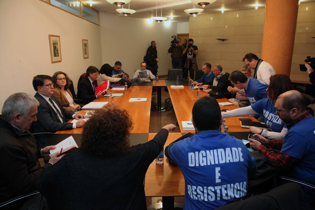 Reunión de representantes de la Xunta y de los huelguistas el pasado 26 de marzo, en Santiago.