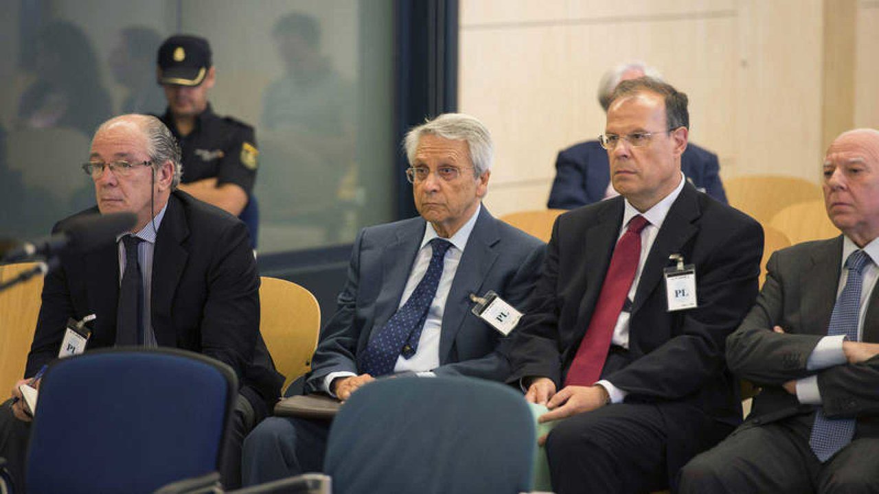 Gregorio Gorriarán, Julio Fernández Gayoso y José Luis Pego, durante el juicio por las indemnizaciones millonarias.