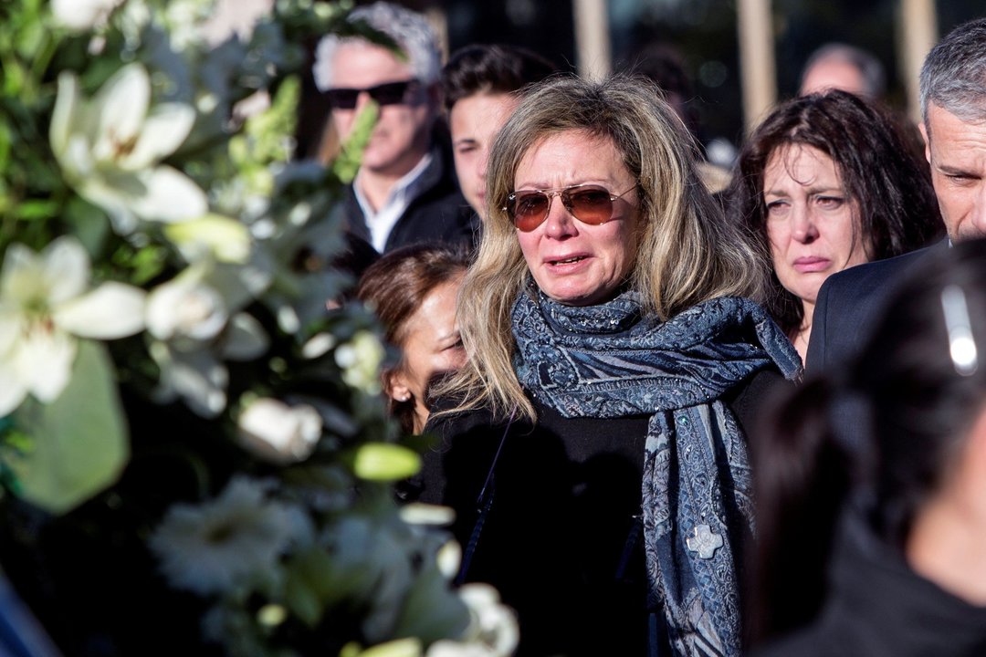 Diana López, en el funeral de su hija en Madrid, en enero.
