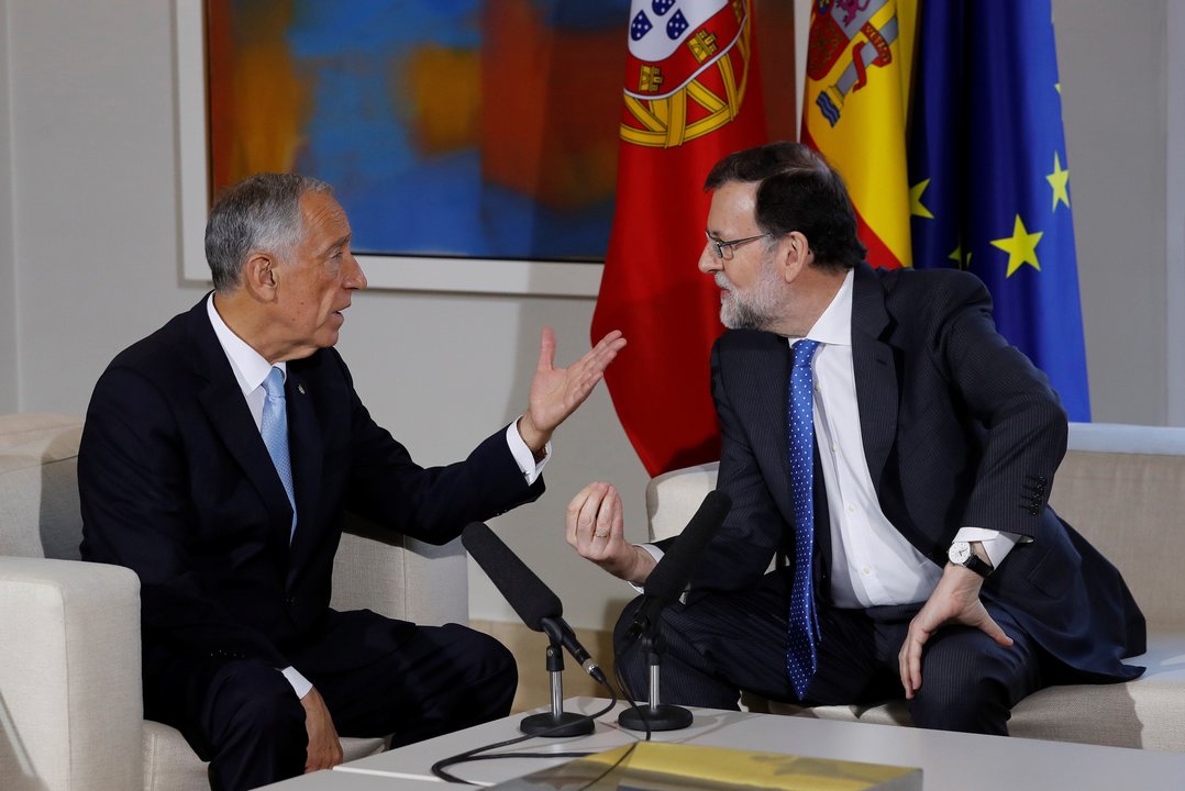 El jefe del Gobierno, Mariano Rajoy, y el presidente de Portugal, Rebelo de Sousa, en su reunión.