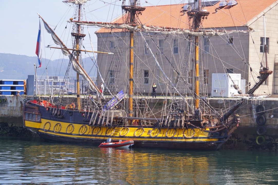 El Shtandart en el puerto de Vigo // Vicente Alonso
