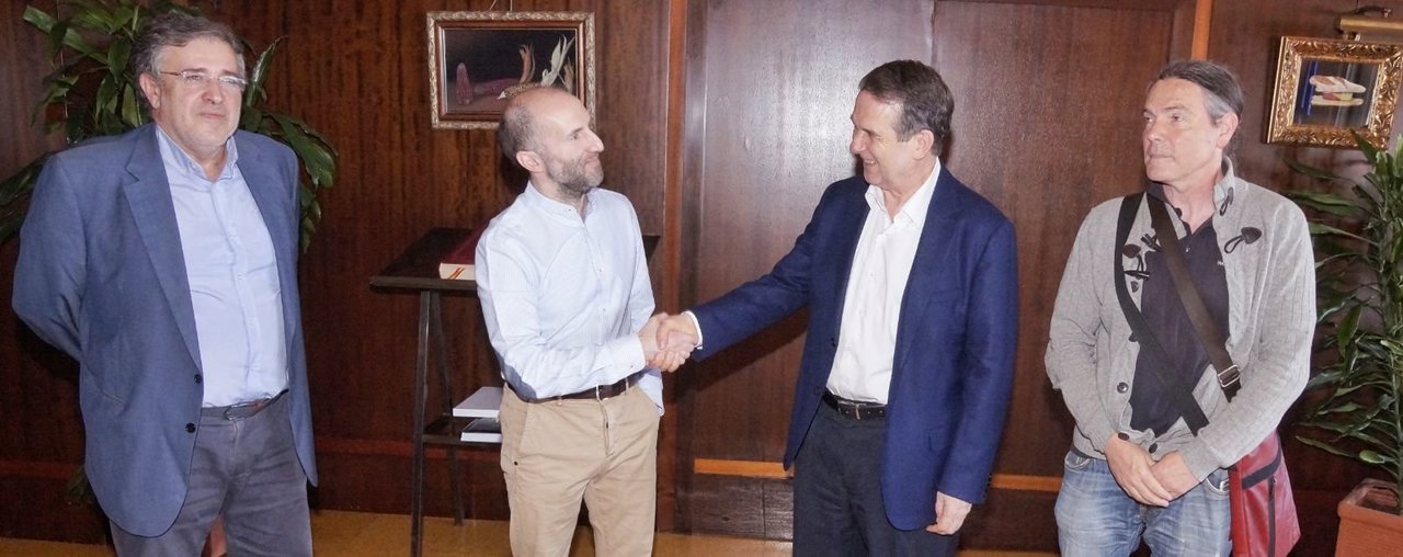 El alcalde de Vigo Abel Caballero se reúne con el representante de democracia ourensana Gonzalo Pérez Jacome   //  Vicente Alonso
