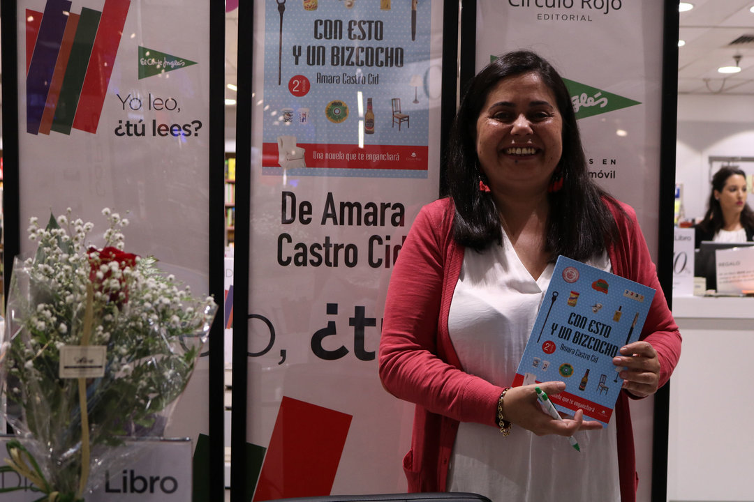 La viguesa Amara Castro, y su novela en la propia ciudad