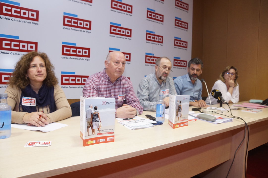 Montserrat Carrera, Carlos Mella, Julián Gutiérrez, Ramón Sarmiento y Maica Bouza ayer en Vigo.