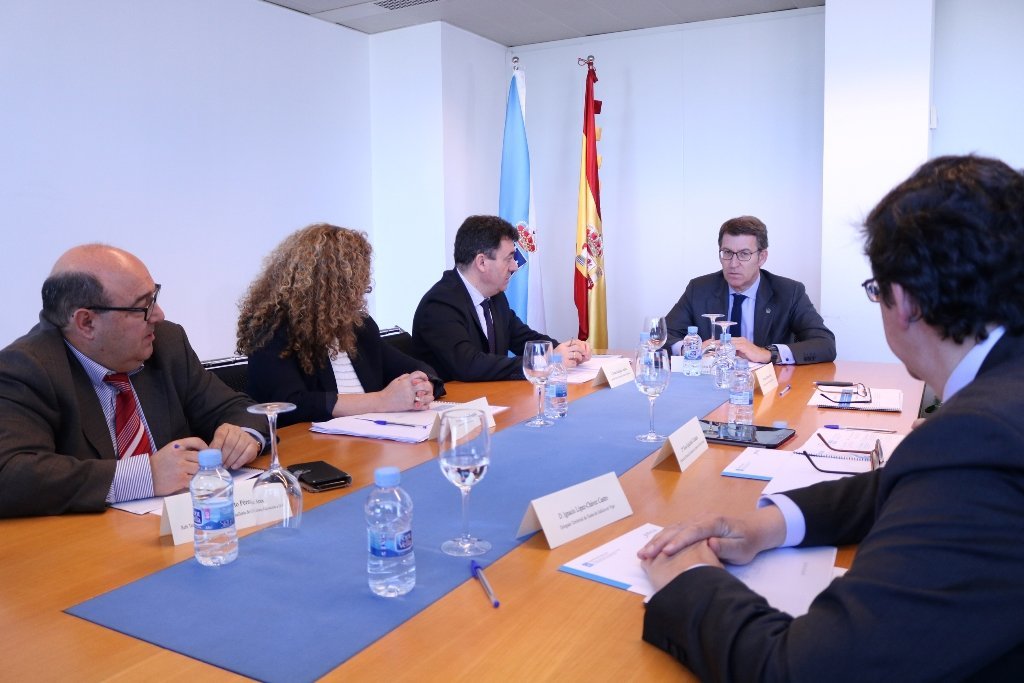 El presidente de la Xunta, Alberto Núñez Feijóo, se reunió esta mañana con la delegada de la Zona Franca // Belén Fernández