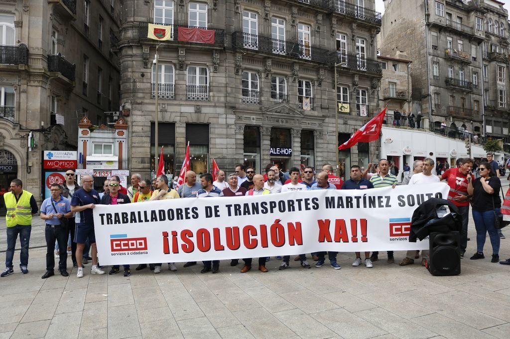 Los trabajadores de Transportes Souto llevaron el miércoles sus protestas a Porta do Sol.