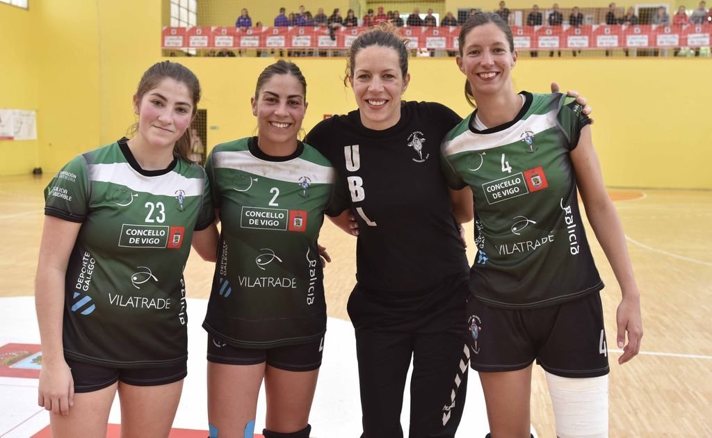 Eva Costas, Sandra Costas, Begoña Fernández y Paula Fernández, tras conseguir el ascenso.