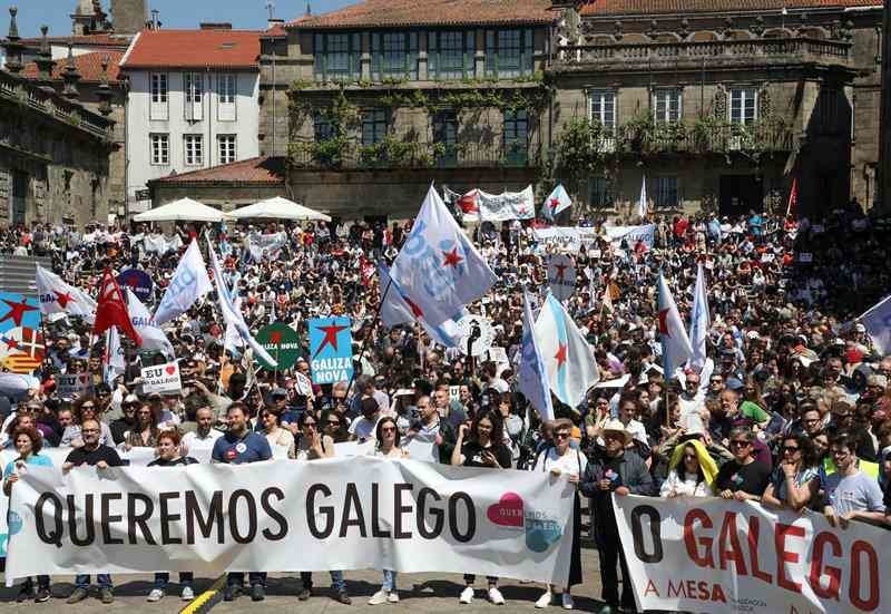 La plataforma ciudadana Queremos Galego convocó esta mañana en Santiago una manifestación