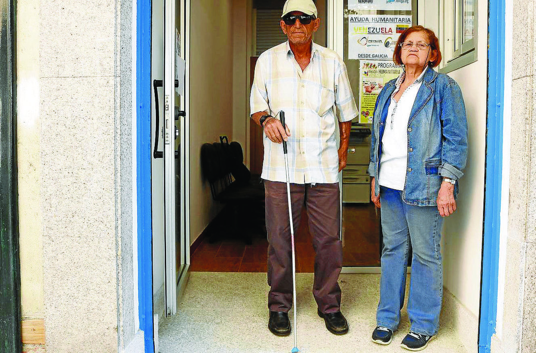 Manuel Chapela y su mujer se encuentran en un limbo administrativo sin recibir ninguna ayuda.