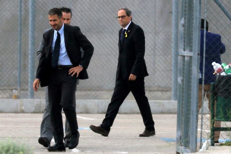 El presidente catalán, Quim Torra, ha llegado esta mañana (dcha) a la cárcel de Estremera (Madrid)