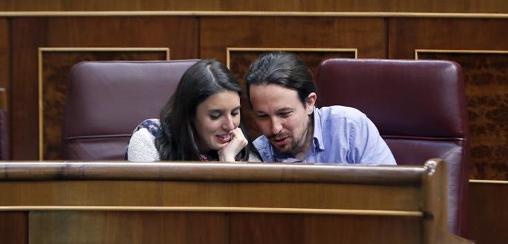 El líder de Podemos, Pablo Iglesias y la portavoz en el Congreso de la formación, Irene Montero