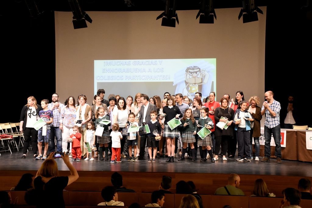 El Auditorio del Concello acogió la entrega de premios del III Concurso Infantil de Dibujo Dinoseto, que organizó la Escuela Técnica de Joyería del Atlántico en colaboración con la Asociación de Joyería y el Concello de Vigo.