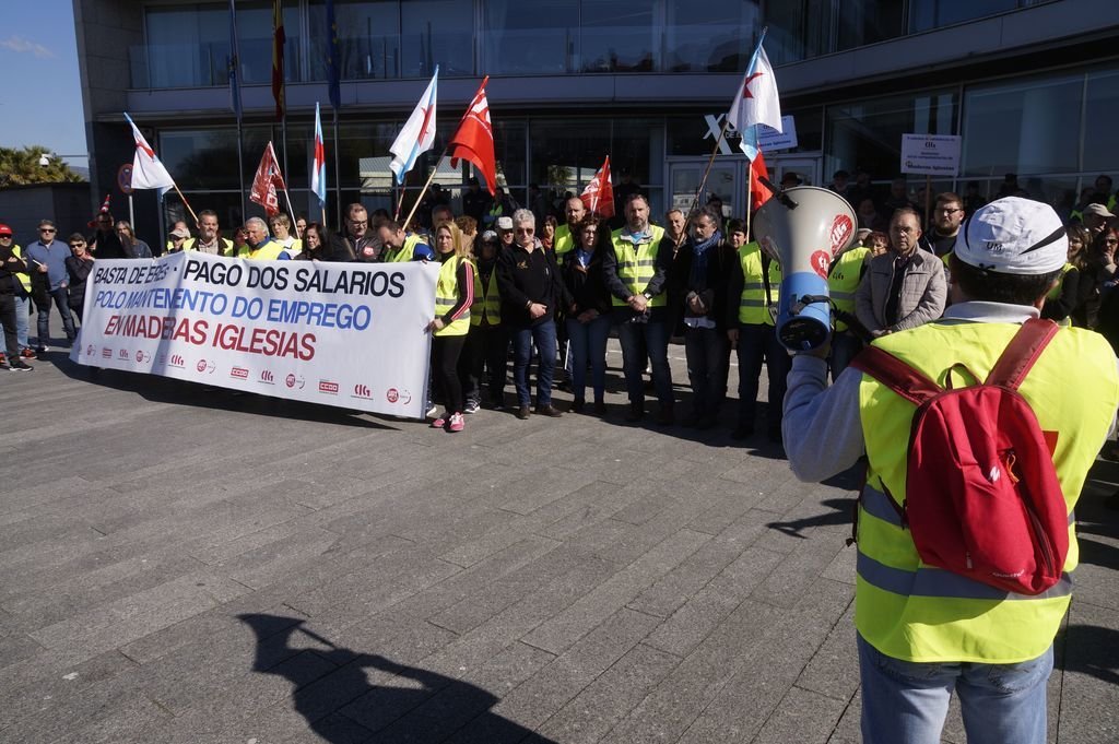 Protesta de Maderas Iglesias ante la delegación de la Xunta.
