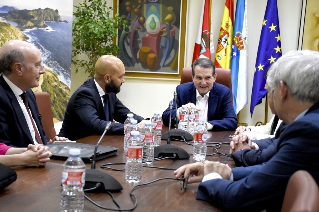 El alcalde de Vigo se reunió ayer con el presidente de Aena y su equipo.