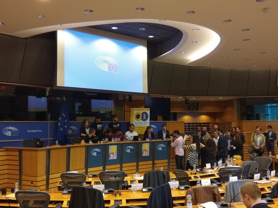 O grupo de apoio a Valtònyc compareceu no Parlamento europeo.