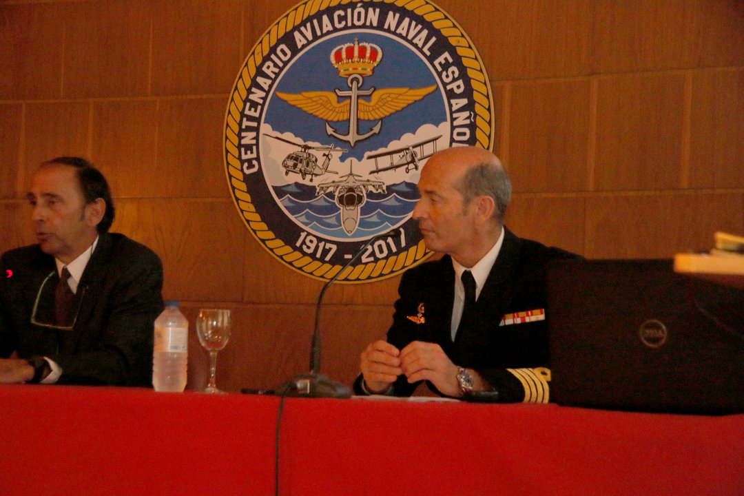 El comandante naval de Vigo, el también vigués Carlos Cárdenas